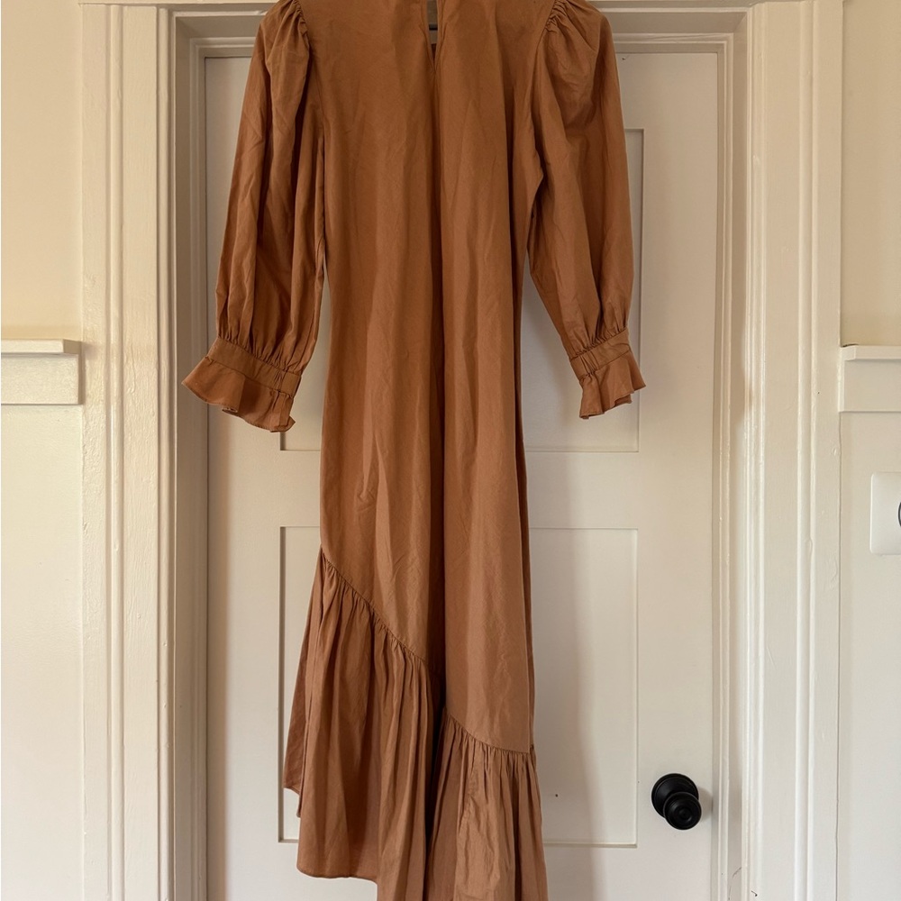 DOEN Tan Dress with Ruffles and Assymetrical Hem - Picture 2 of 3